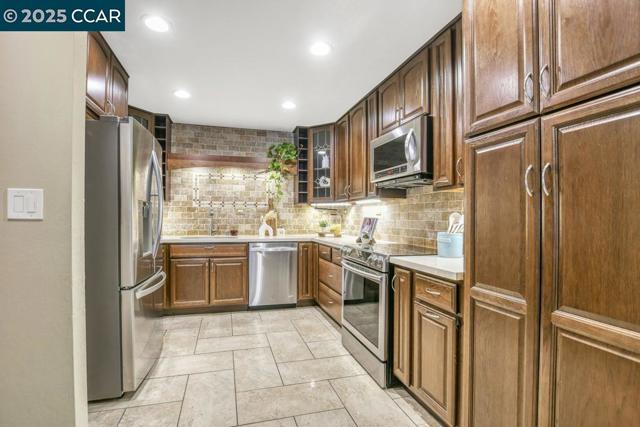 2708 Oak Rd, Walnut Creek CA: https://media.crmls.org/mediaz/8145b944-2f33-4697-9f33-5d7a1c19c581.jpg