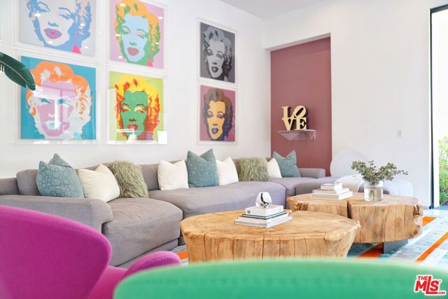 9852 San Circle, Beverly Hills CA: https://media.crmls.org/mediaz/8145e528-dc1b-48c6-879e-9c046792238f.jpg