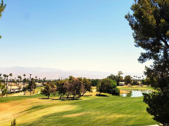 340 Vista Royale Drive, Palm Desert CA: https://media.crmls.org/mediaz/8145ef0f-c078-4634-951f-a0496129f53a.jpg