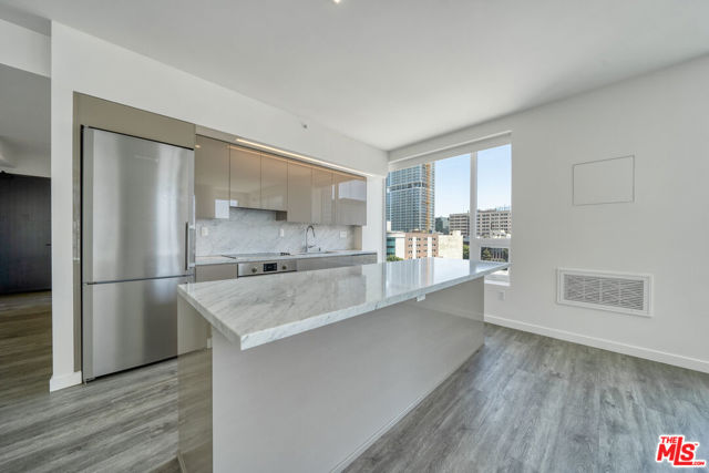 1050 Grand Avenue, Los Angeles, California 90015, 2 Bedrooms Bedrooms, ,2 BathroomsBathrooms,Condominium,For Sale,Grand,24404209