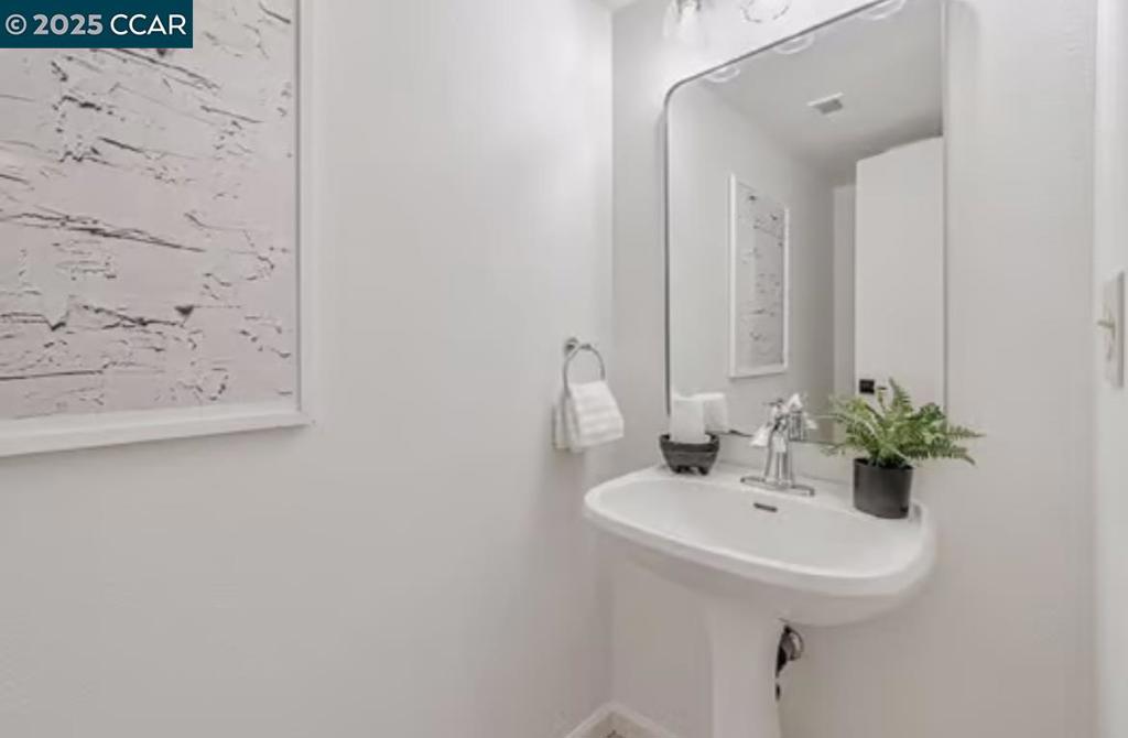 https://media.crmls.org/mediaz/814621fc-77a9-47b2-a7d0-e4de0747d21d.jpg?preset=X-Large