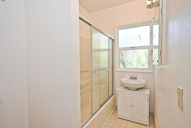 Image 21 of 51 For 181 Lewelling Blvd