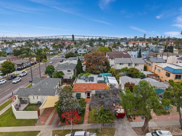 309 11 E Ave, Coronado CA: https://media.crmls.org/mediaz/8146c720-870a-434e-b58d-0b87546affd0.jpg