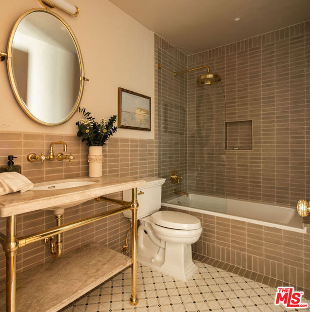 2110 Hill Drive, Los Angeles CA: https://media.crmls.org/mediaz/8146cb5b-7b8f-44f4-9571-1833e1cc5a69.jpg