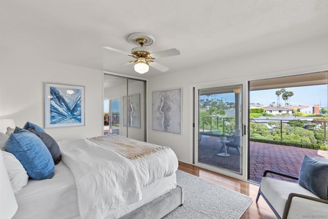 951 Skylark Dr, La Jolla CA: https://media.crmls.org/mediaz/8147edc3-76a0-4df4-ab94-4ba4896bb660.jpg