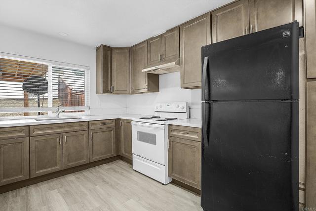 Detail Gallery Image 3 of 32 For 2588 Pennington, San Diego,  CA 92139 - 3 Beds | 3 Baths