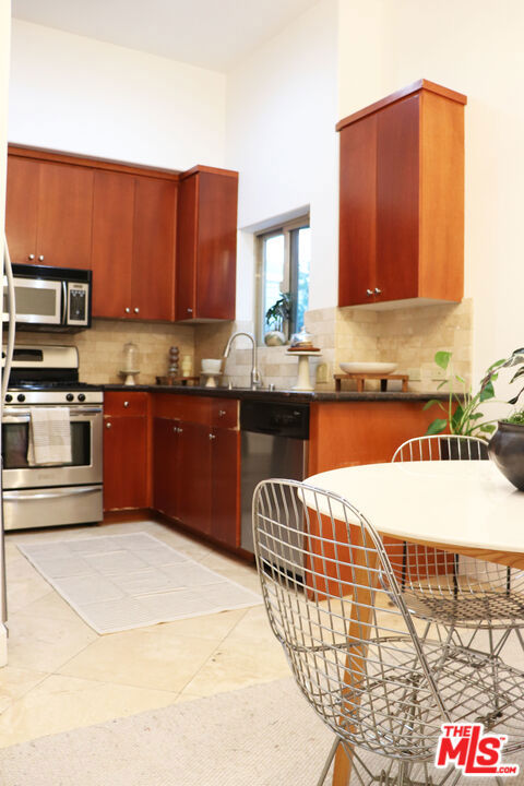 4332 Whitsett Avenue, 5 photo 8