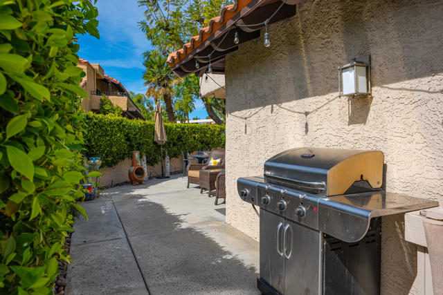 2345 S Cherokee Way, Palm Springs CA: https://media.crmls.org/mediaz/8149768e-6be3-4ef3-92ab-42b5c0850a60.jpg