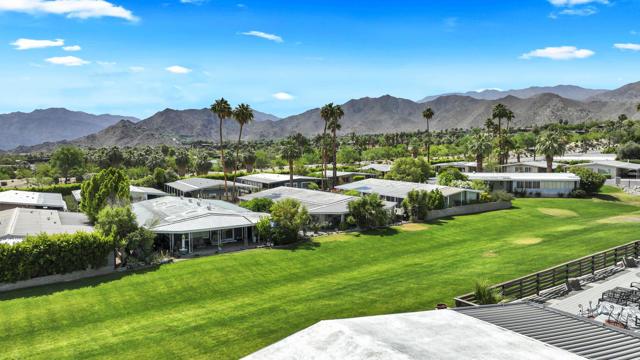 49305 Hwy 74, Palm Desert CA: https://media.crmls.org/mediaz/81498826-5c98-4326-9bf2-ecb1f4b0e882.jpg