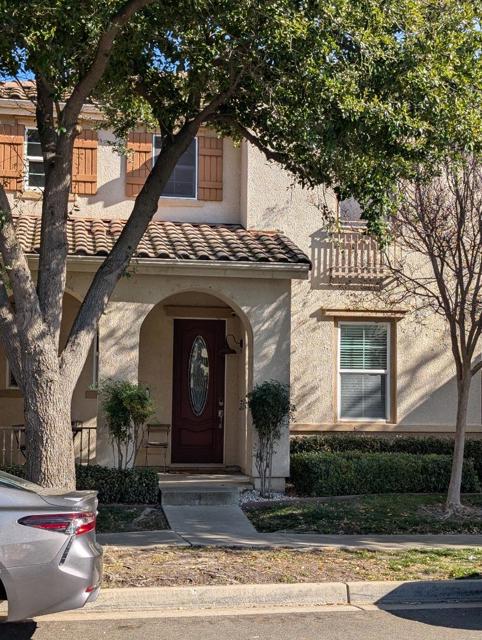 4972 Madamin Way, Sacramento CA: https://media.crmls.org/mediaz/81498893-44b8-4f68-a2fe-0229f4c879f2.jpg