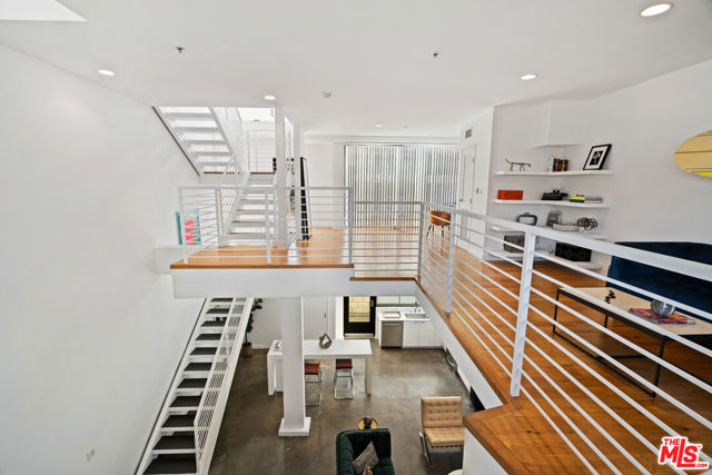 815 Hampton Drive, 6 photo 2