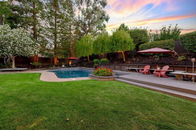 3338 Marsh Hawk Court, Pleasanton CA: https://media.crmls.org/mediaz/814bd92b-4ebe-4e0b-aa62-18f94ce3bf87.jpg