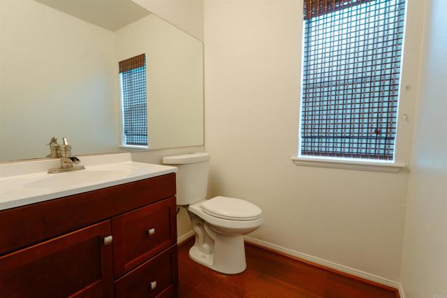 1715 Las Palmas Lane, Escondido CA: https://media.crmls.org/mediaz/814cad5f-d66b-44b1-81f9-e0566a72aa82.jpg