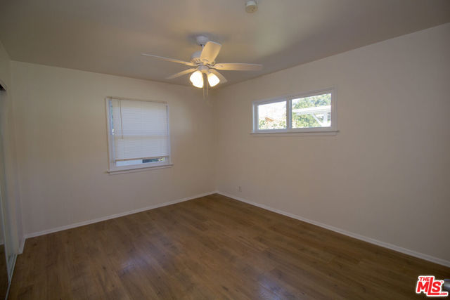 7465 N Forbes Avenue, Lake Balboa CA: https://media.crmls.org/mediaz/814cec60-d660-418f-ae6d-087f07906e07.jpg