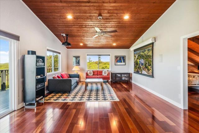 24805 Corte Poco, Salinas CA: https://media.crmls.org/mediaz/814d1853-d95b-470a-a4a9-e5b677b3c086.jpg