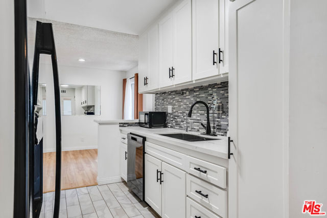 18307 Burbank Boulevard, Tarzana CA: https://media.crmls.org/mediaz/814d442e-1ebe-44f3-9184-a89cbdaaa476.jpg