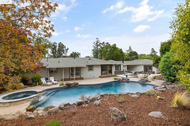 150 Santa Rita Dr, Walnut Creek CA: https://media.crmls.org/mediaz/814dc353-63a4-415b-bbfc-3a3aa4e19360.jpg