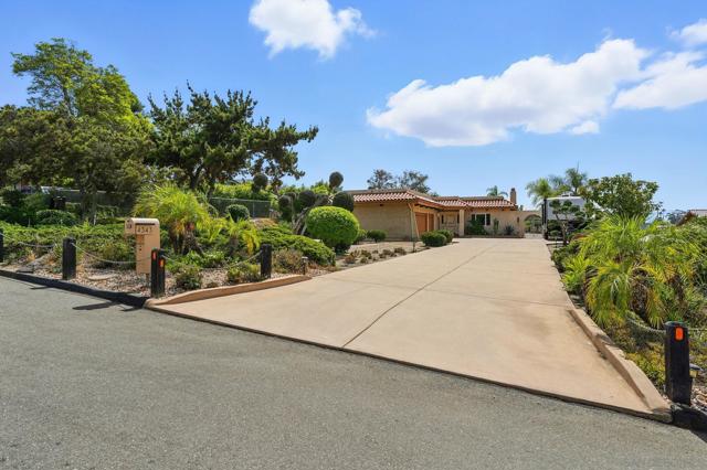4343 Avenida Gregory, Spring Valley CA: https://media.crmls.org/mediaz/814dce36-127a-4364-8a31-75f9cfbd4d6c.jpg