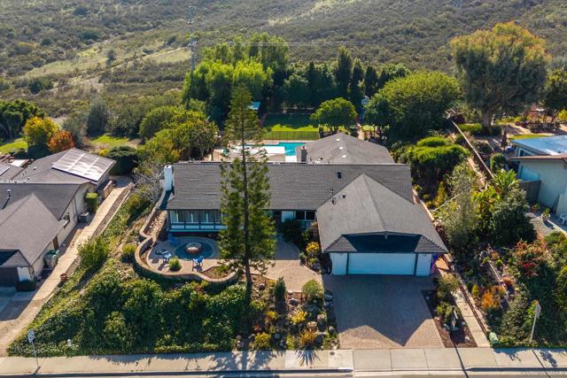 6641 Murray Park Dr, San Diego CA: https://media.crmls.org/mediaz/814dd2d5-a5a4-4ce0-828e-75e3ce1a4138.jpg