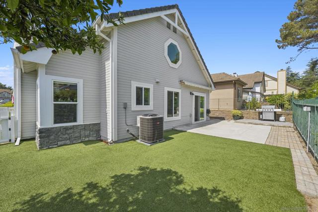 1198 Gazania Ct, San Marcos CA: https://media.crmls.org/mediaz/814e72ee-27ab-4988-b258-5be07fe3f2d4.jpg