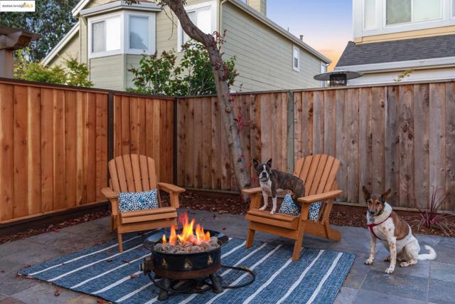 102 Waterview Dr, Richmond CA: https://media.crmls.org/mediaz/814e8a13-d4fa-43ad-82cc-adb5f14049d6.jpg