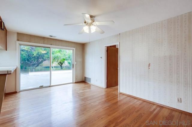 1354 Chalcedony St, San Diego CA: https://media.crmls.org/mediaz/814e8a7a-6559-4e15-bfdd-ee67084f781b.jpg