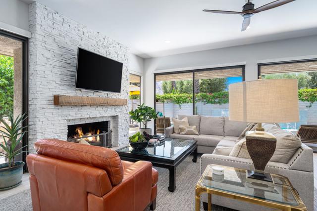 76 Princeton Drive, Rancho Mirage CA: https://media.crmls.org/mediaz/814ed8c9-def9-4c64-8de0-bf0dea360241.jpg