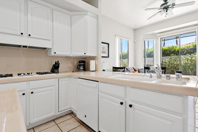 2450 Quincy Way, Palm Springs CA: https://media.crmls.org/mediaz/814ef458-c290-4861-b260-a82644704f17.jpg