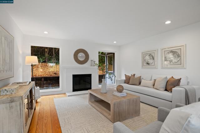 2080 Essenay Ave, Walnut Creek CA: https://media.crmls.org/mediaz/814f121b-97a2-49a9-a607-cab60085bb67.jpg