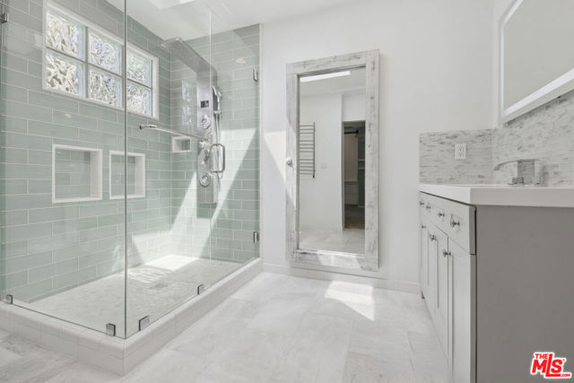 5527 Columbus Avenue, Sherman Oaks CA: https://media.crmls.org/mediaz/814f86f1-ae70-48d4-b391-ed87565f70e4.jpg