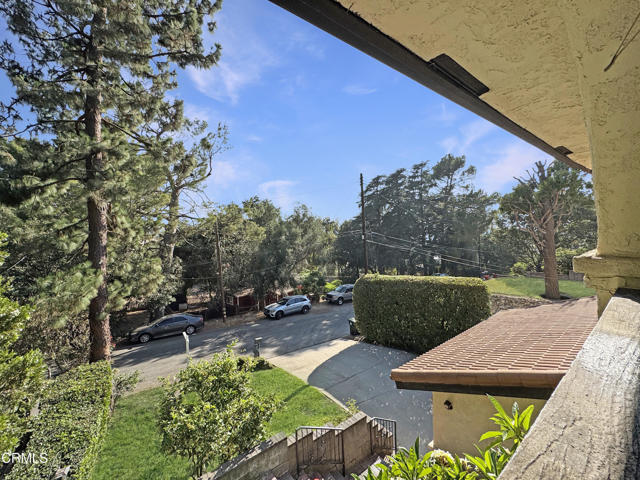 2307 Dorothy Street, La Crescenta CA: https://media.crmls.org/mediaz/814fad6b-9b5d-41b1-b3af-3f76dce94e3b.jpg