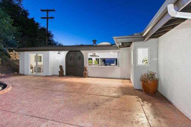 5030 Helix Ter, La Mesa CA: https://media.crmls.org/mediaz/81500ced-e107-401b-aef4-833b2b999085.jpg