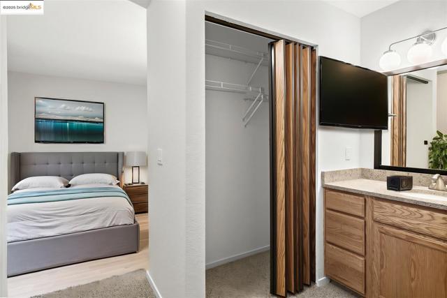 1301 Quarry Ct, Richmond CA: https://media.crmls.org/mediaz/81505db2-0db7-4dab-beff-53780d400ef1.jpg