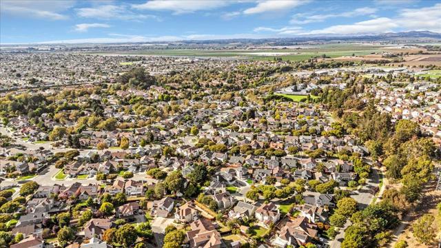 18 Suffield Circle, Salinas CA: https://media.crmls.org/mediaz/815069ba-f52f-4651-9f9b-576f640d3bc2.jpg