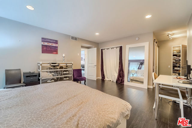 910 S HOLT Avenue, Los Angeles CA: https://media.crmls.org/mediaz/8150b71d-4af7-47b7-aa81-d141126de7fe.jpg