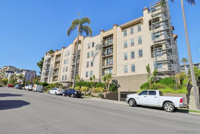2445 Brant St, San Diego CA: https://media.crmls.org/mediaz/8150bd93-00ca-4128-a1ed-a98bb6d7fc84.jpg
