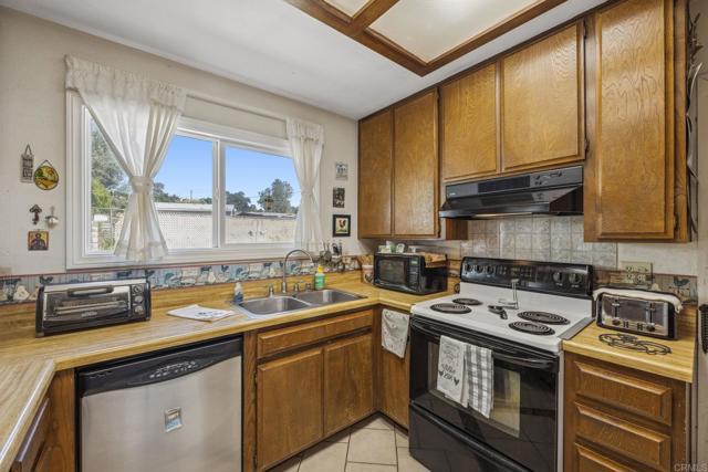 Detail Gallery Image 11 of 41 For 10684 Oak Creek, Lakeside,  CA 92040 - 3 Beds | 2 Baths