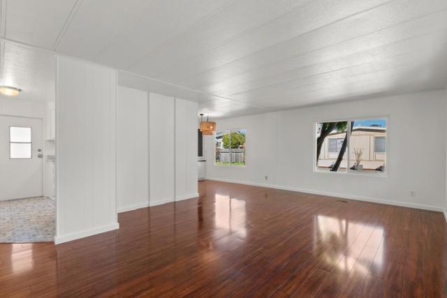 19 Dolphin Court, Half Moon Bay CA: https://media.crmls.org/mediaz/81527922-71ea-4655-8617-dab76b206abd.jpg