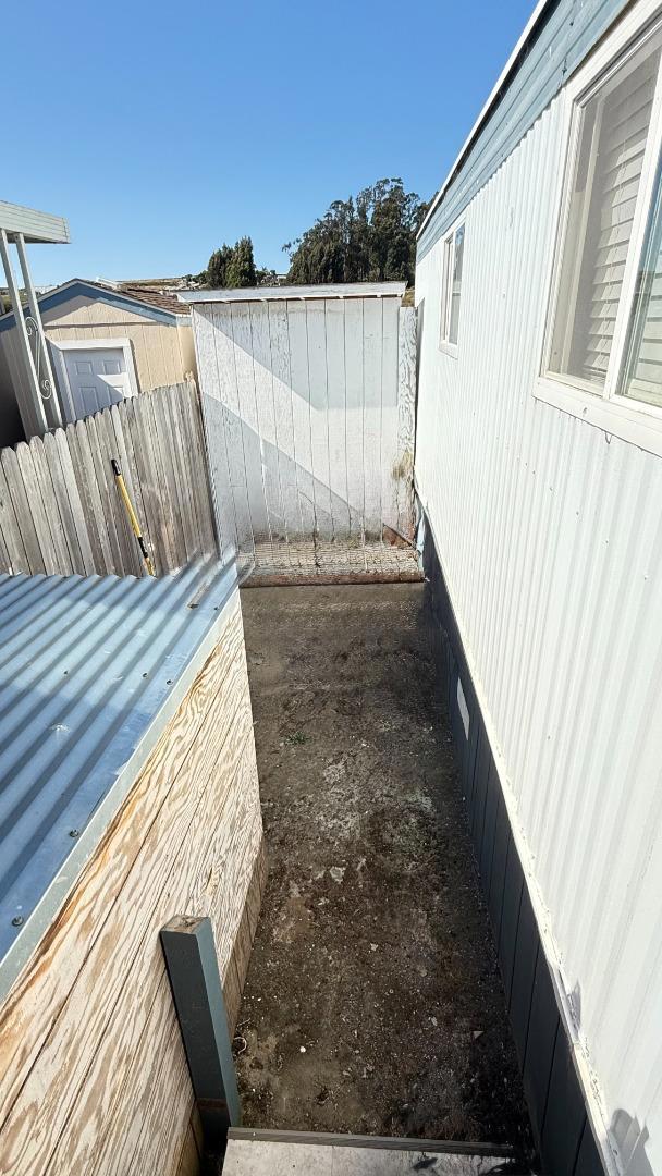 1900 HWY 1 #63, Moss Landing CA: https://media.crmls.org/mediaz/8152cb45-a5dc-4944-bfd2-a66164de191d.jpg