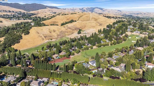 24 Timberview Ct., Danville CA: https://media.crmls.org/mediaz/8152dc83-d36b-4a54-987a-d77eef6eac21.jpg