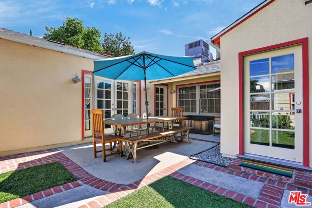 12151 La Maida Street photo 31