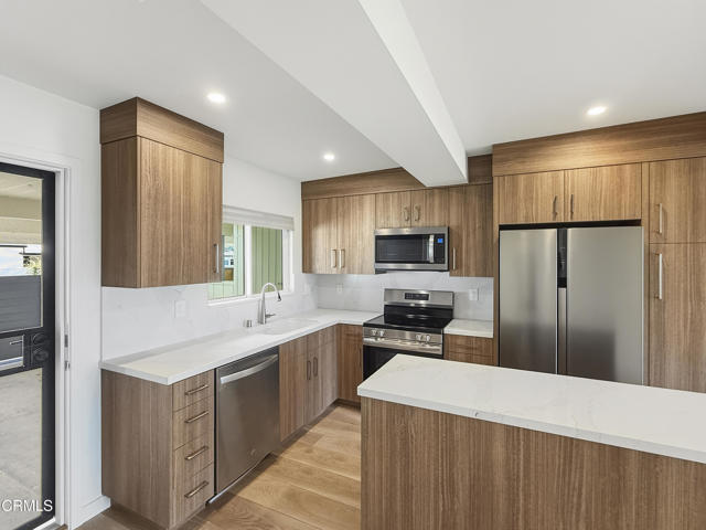 Detail Gallery Image 11 of 51 For 61 B Redwood Ave, Ventura,  CA 93003 - 2 Beds | 1 Baths