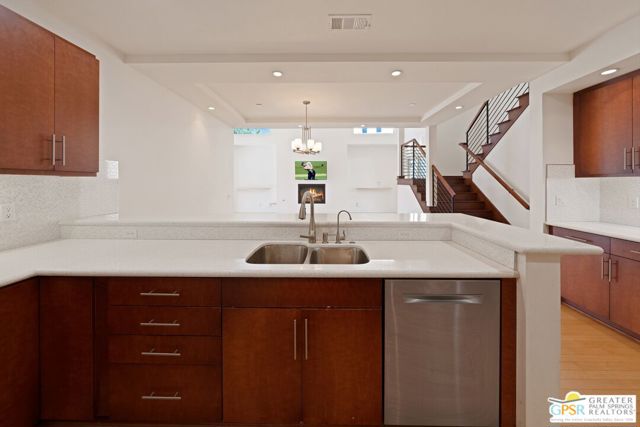 941 Oceo Circle, Palm Springs CA: https://media.crmls.org/mediaz/81545edd-97ca-4f94-9998-fedd2e95caf7.jpg