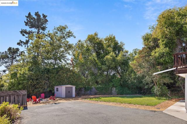 2871 Stephen Dr, Richmond CA: https://media.crmls.org/mediaz/8154d339-b5ff-4ab9-8d7f-e0179983d405.jpg
