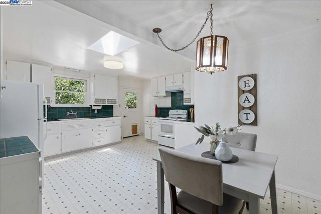 30261 Palomares Rd, Castro Valley CA: https://media.crmls.org/mediaz/8154dd06-5b76-437c-9bbc-bd1b97841117.jpg