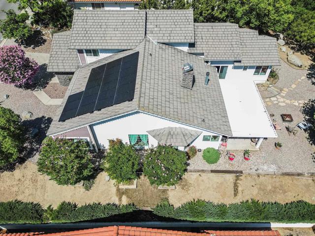15549 Vista Vicente Dr, Ramona CA: https://media.crmls.org/mediaz/81552dce-3acd-4a26-b76a-edbcaf0dd762.jpg