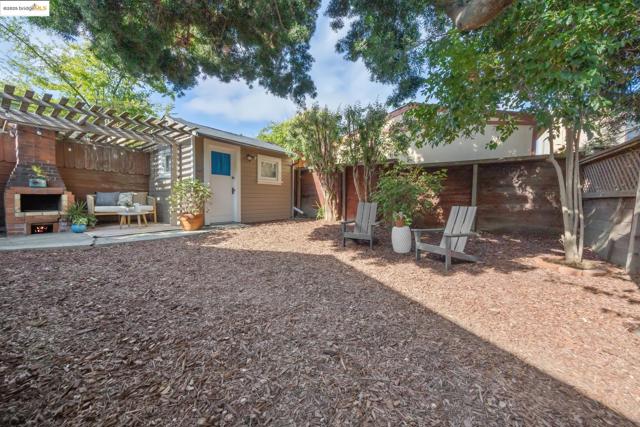 5318 Fleming Avenue, Oakland CA: https://media.crmls.org/mediaz/8155469a-1ee3-433d-86ce-f11dd403a28e.jpg