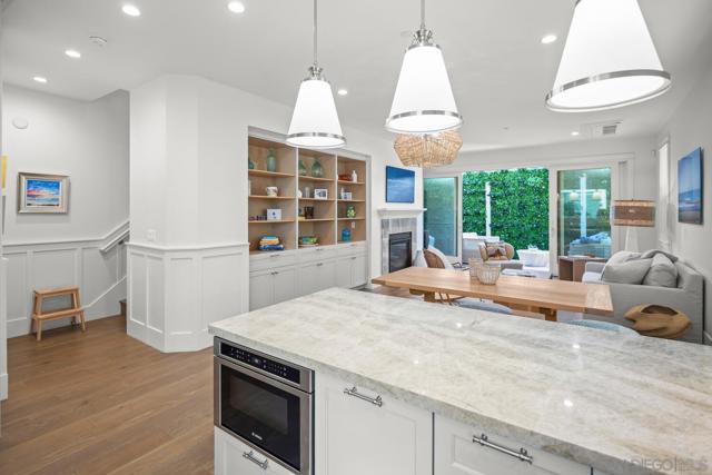 548 G Avenue, Coronado CA: https://media.crmls.org/mediaz/81558a9f-be26-4d73-a575-508d62f191f6.jpg