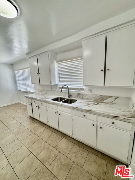 4115 W Century Boulevard, Inglewood CA: https://media.crmls.org/mediaz/8155b079-e871-4c8d-a296-8b109c887b4a.jpg