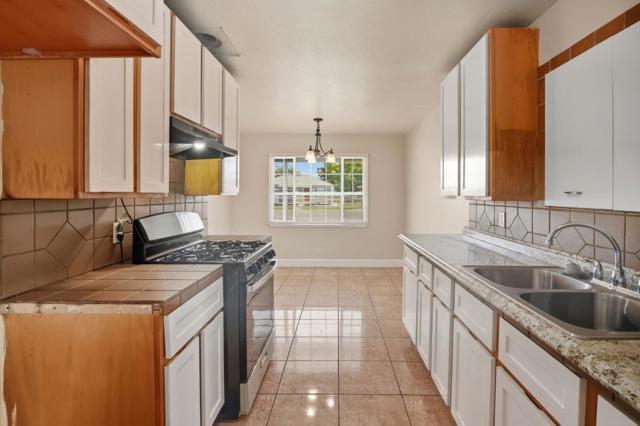 957 Oakwood Avenue, Vallejo CA: https://media.crmls.org/mediaz/8155d56c-8051-4c19-9054-5210ff025801.jpg